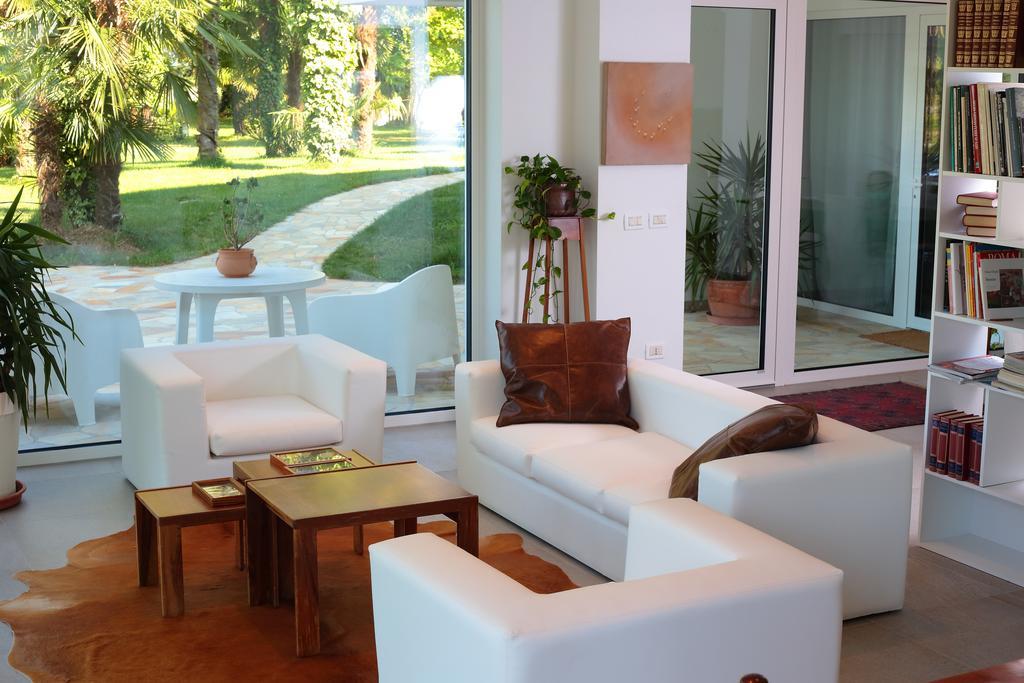 Agriturismob&b Loggia Degli Artisti *